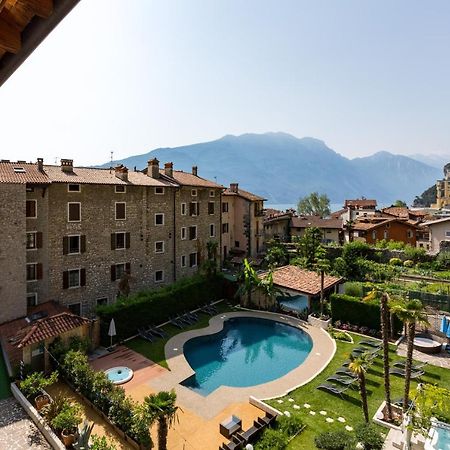 Hotel Canarino Riva del Garda Bagian luar foto